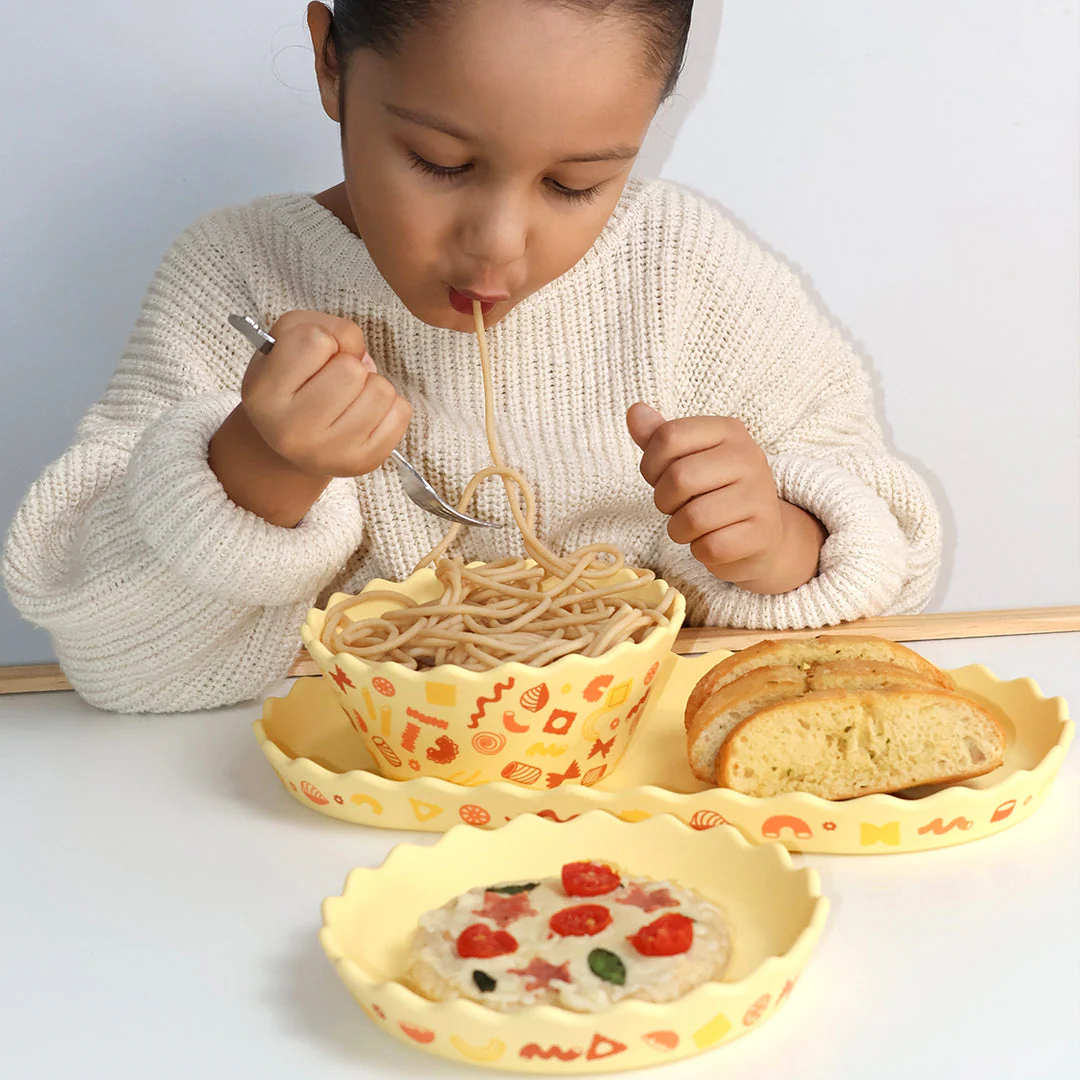 Pasta Wavy Edge Silicone Bowl and Plate Set - Image 11