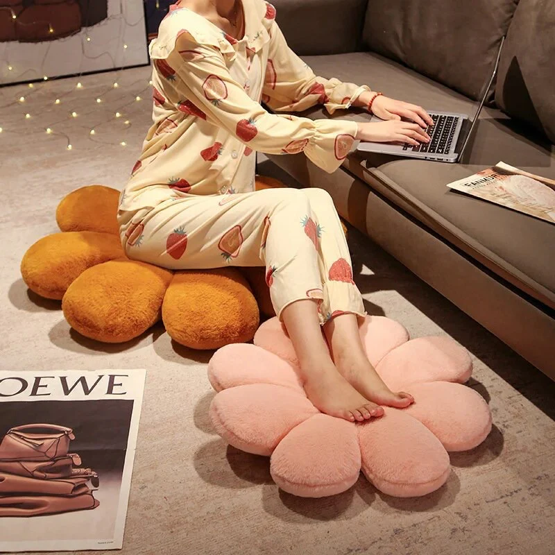 Cosy Daisy - Flower Cushion - Image 3